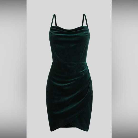 Green velvet mini dress never worn - Picture 4 of 4